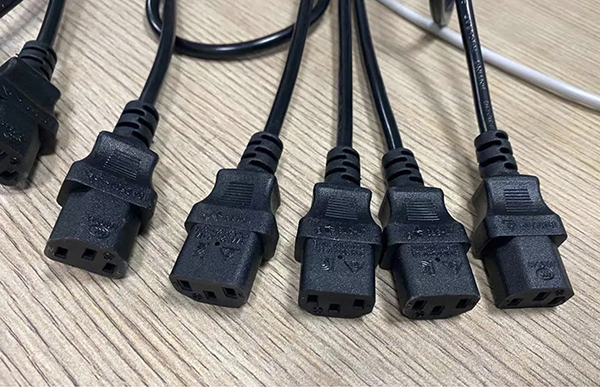IEC 60320 C13连接器